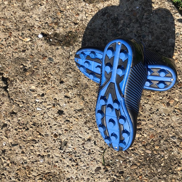 Boys soccer cleats - Picture 3 of 4